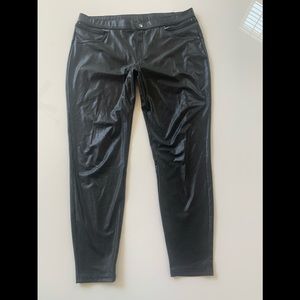 Hue Leatherette legging